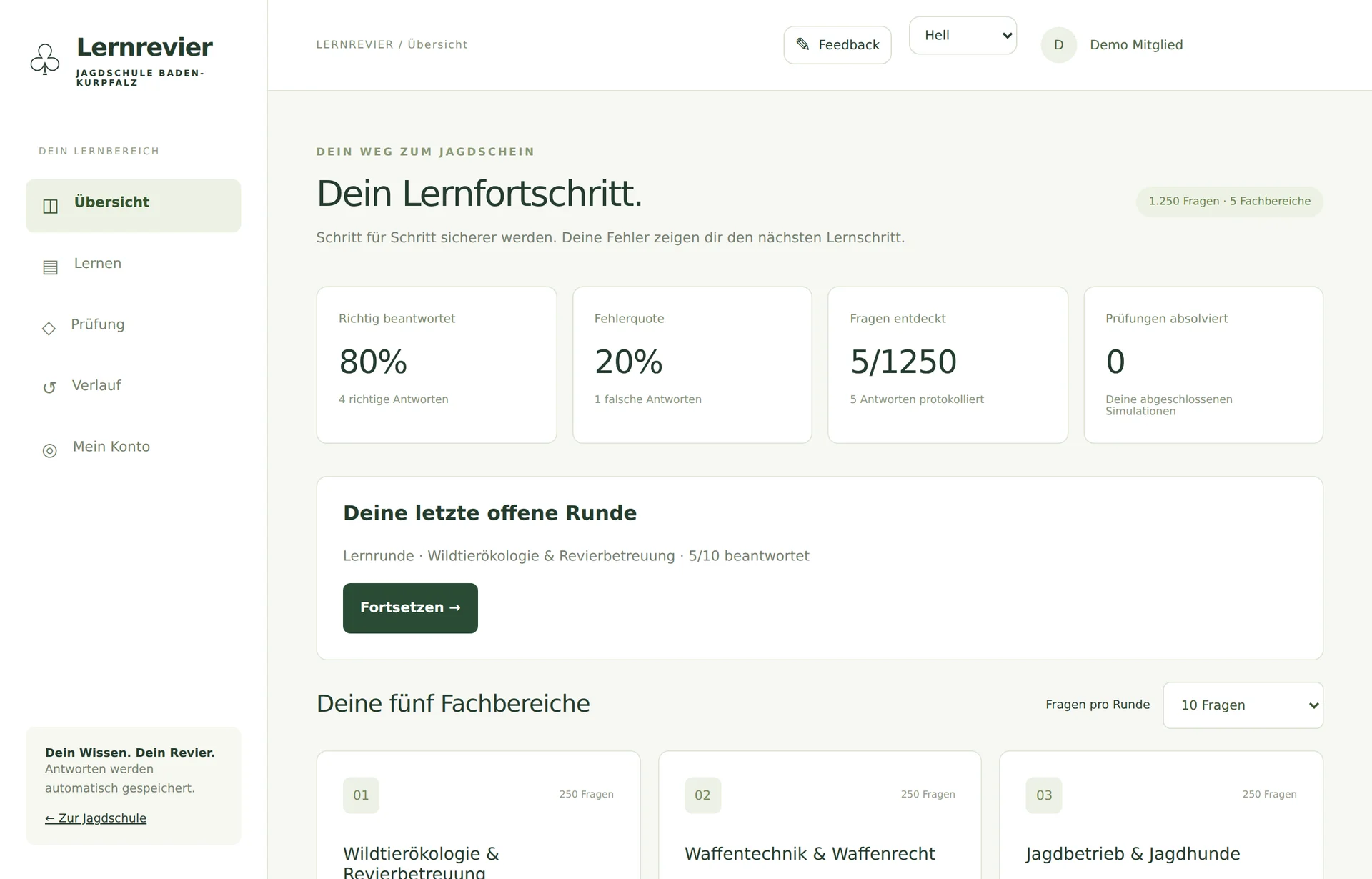 Beispielansicht des Lernrevier-Dashboards mit Lernfortschritt und den fünf Fachbereichen am Computer